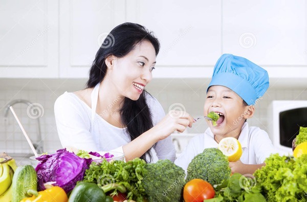 7 lý do nên cho con ăn uống lành mạnh từ nhỏ 3. Ít có nguy cơ bị béo phì khi trưởng thành