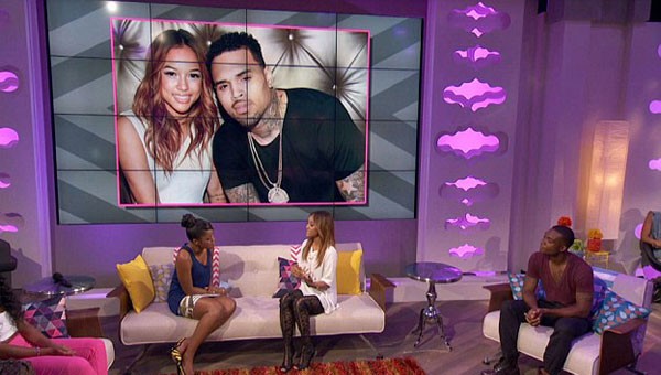 Người mẫu gốc Việt tiết lộ cuộc chiến với tình địch Rihanna Karreuche Trần trong talkshow.