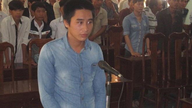 Không được cho hát, 'Chí phèo' đốt quán cà phê Bị cáo trước vành móng ngựa..