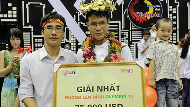 Nhà vô địch Đường lên đỉnh Olympia giờ ra sao? Hoàng Thế Anh trong giây phút đăng quang năm 2013.