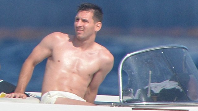 Bạn gái Messi khoe vòng 3 tròn trịa trước cánh săn ảnh Messi đang trong kỳ nghỉ Hè sau World Cup 2014