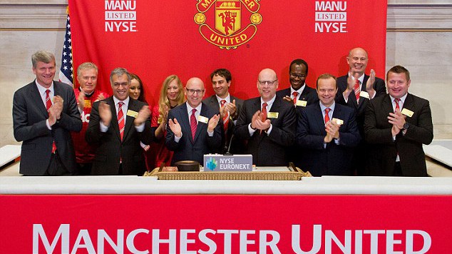 Nhà Glazer bán cổ phiếu, thêm tiền chiêu binh cho Van Gaal Nhà Glazer sẽ bán thêm 5% cổ phần M.U.