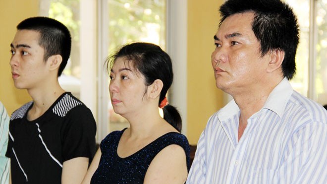 Nạn nhân thành đồng phạm với chủ vũ trường cho vay nặng lãi Mã Hóa Kim cùng đồng phạm nghe tuyên án sáng 10/10.