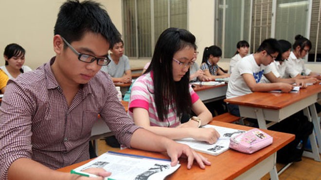 Chứng chỉ A, B, C... tụt dốc Giờ học tiếng Anh tại một trường ĐH ở TP.HCM chiều 9.10 - Ảnh: Đào Ngọc Thạch (Thanh Niên)