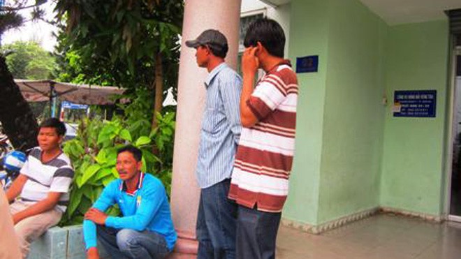 Tìm thấy thi thể thuyền trưởng tàu cá bị sà lan nước ngoài đâm chìm Những ngư dân may mắn sống sót được đưa vào đất liền