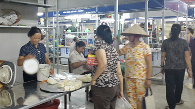 Hà Nội khai trương chợ Mơ truyền thống Đậu mơ - một thực phẩm nổi tiếng của chợ Mơ truyền thống đã được bán khi chợ mở lại