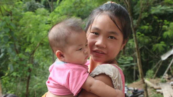 Về nơi con gái 13,14 tuổi đã lo... ế chồng Thoạt nhìn, người ta cứ ngỡ đây là hai chị em...