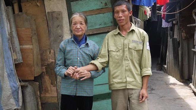 Nỗi đau người mẹ cho con khôn nuôi con tâm thần Nỗi đau người mẹ cho con khôn nuôi con tâm thần