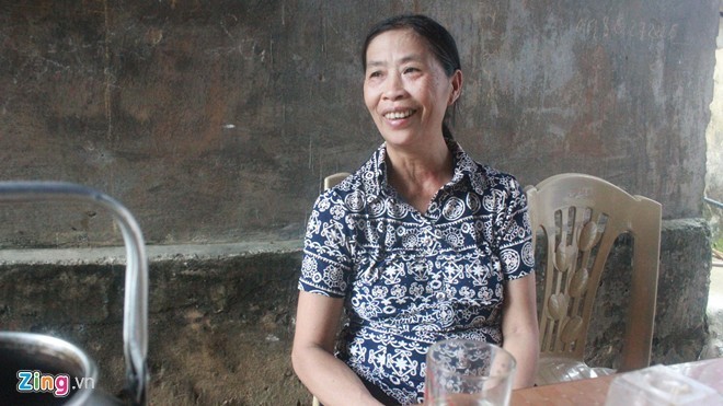 Bố mẹ Công Phượng nhận từ bầu Đức 15 triệu đồng mỗi tháng Mẹ Công Phượng ngồi bên ngôi nhà mới những ngày còn đang xây dựng. Ảnh: Vĩnh Yên.