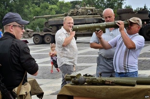 Dùng súng phóng lựu cướp xe chở tiền ở Ukraine Anh minh họa