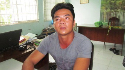 Thiệt mạng vì buông lời trêu gái Trong lúc hỗn chiến, Trinh đã cướp dao của người bán hủ tiếu đâm chết đối thủ.