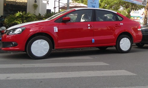 Volkswagen Polo sedan 1.6 về Việt Nam giá bao nhiêu? Phiên bản Volkswagen Polo 1.6 mới xuất hiện tại Việt Nam.