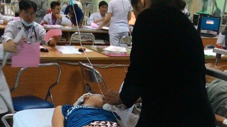 Cô giáo tự tử trước phòng hiệu trưởng đã xuất viện Chị Q. khi được đưa đến bệnh viện cấp cứu.