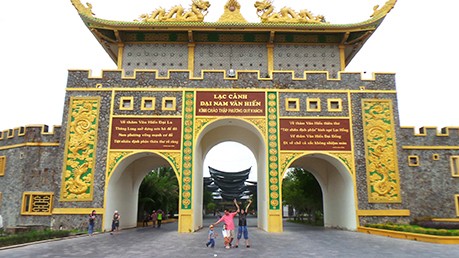 Lãnh đạo tỉnh Bình Dương lên tiếng vụ khu Đại Nam tạm đóng cửa UBND tỉnh Bình Dương khẳng định việc thực hiện quyết định chuyển đổi thời hạn sử dụng khu đất rộng 61,4 ha của công ty tại KCN Sóng Thần 3 từ “lâu dài” còn 50 năm không liên quan gì đến KDL Đại Nam