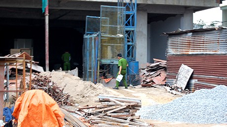 Thang máy đứt cáp rơi từ tầng 4, một người nguy kịch Cơ quan công an khám nghiệm hiện trường