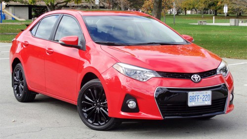 Lóa mắt bởi Toyota Corolla phiên bản đặc biệt Phiên bản đặc biệt nổi bật với ngoại hình thể thao nhờ tông màu tương phản mạnh mẽ.
