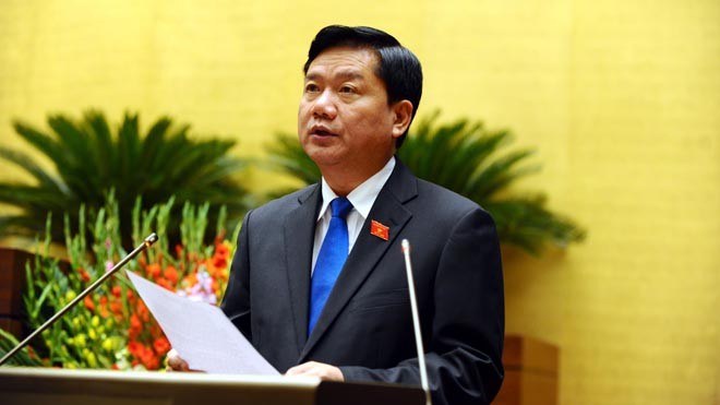 'Viết nhạc, làm thơ' khi đi cao tốc Nội Bài-Lào Cai Bộ trưởng Đinh La Thăng tại phiên chất vấn chiều 18/11. Ảnh: Như Ý