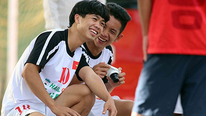 Phá sản phương án đo xương kiểm tra tuổi Công Phượng Công Phượng đã ngoài 18 tuổi nên không thể dùng biện pháp đo xương để biết độ tuổi