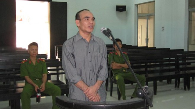 Mua ma túy cho...tôm ăn, bị phạt 10 năm tù Bị cáo Tô Văn Hậu trước vành móng ngựa.