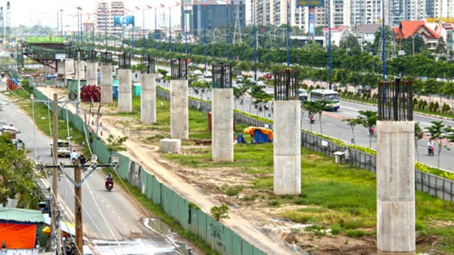 Một km đường sắt đô thị có giá hơn 100 triệu USD Một đoạn đi trên cao của tuyến Metro Bến Thành - Suối Tiên Ảnh: Hữu Công