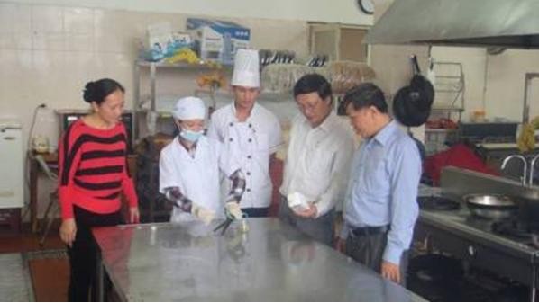 Nam Định đảm bảo 'Ngon, Sạch' cho Đại hội thể thao Đoàn công tác đang kiểm tra đột xuất một cơ sở phục vụ ăn uống của Đại hội. Ảnh: Internet