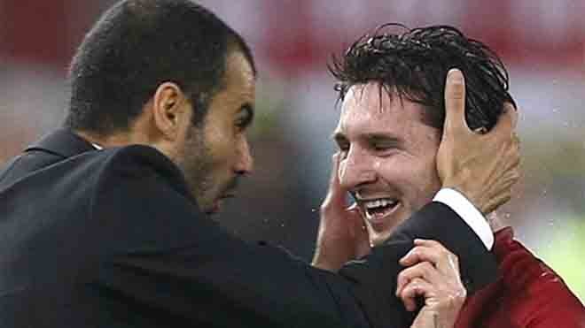 HLV Guardiola: 600 năm nữa mới có người vượt được Messi Guardiola (trái) thời còn dẫn dắt Barca. Ảnh: AFP