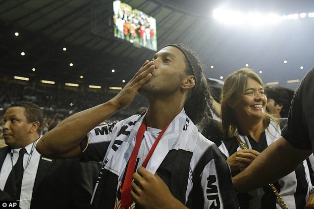 BẢN TIN Thể thao 19H: Ronaldinho mất tích đầy bí ẩn Ronaldinho.