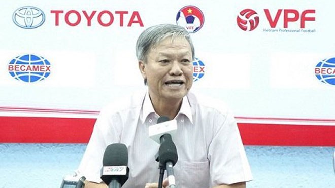 HLV Lê Thuỵ Hải lại 'dọa' cho Công Vinh ngồi dự bị HLV Lê Thuỵ Hải