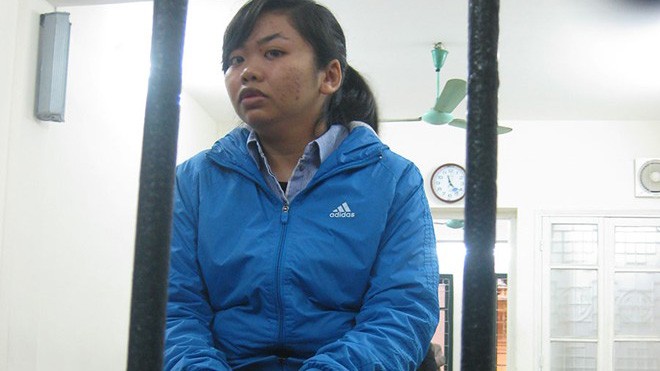 Du học sinh cấu kết với bạn Tây bẫy tình trên mạng Bị cáo Thi tại tòa.