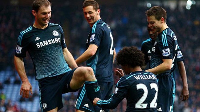 Đúng kiểu Mourinho, đúng kiểu Chelsea... Willian “đánh giày” cho Branislav Ivanovic để mừng bàn thắng.