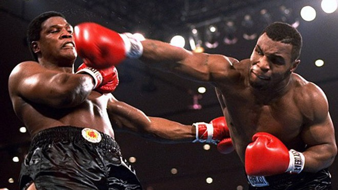 Hé lộ nguyên nhân khiến Mike Tyson tiêu tan sự nghiệp Võ sĩ 20 tuổi Tyson (phải) giành chiến thắng trước Berbick năm 1986