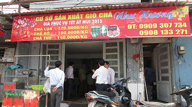 Phá cơ sở sản xuất giò chả bẩn Mặt tiền cơ sở giò chả Như Hương