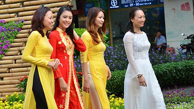 Cách ăn uống ngày Tết để giữ sức khỏe Uống nước chanh giúp tiêu hao mỡ thừa để có vóc dáng thon gọn. (Ảnh chi có tính minh họa) Ảnh: TẤN THẠNH