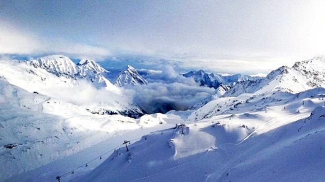 Ngã từ núi cao 500 m khi mải chụp ảnh 'tự sướng' Khu nghỉ dưỡng Mölltal Glacier tại Áo - nơi xảy ra vụ tai nạn. Ảnh: Telegraph.
