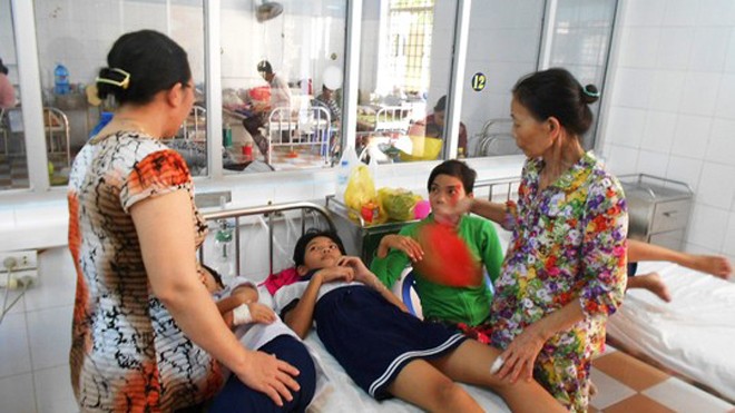 Uống thuốc tẩy giun tại trường, 7 học sinh nhập viện Học sinh Trường Tiểu học Trần Phú nhập viện sau khi uống thuốc tẩy giun