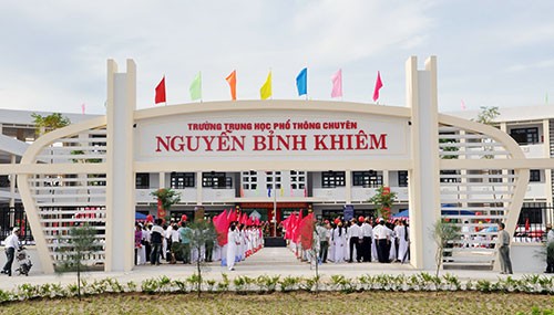 Nguyên hiệu trưởng trường chuyên phân trần chuyện nợ tiền học sinh Nguyên hiệu trưởng trường chuyên phân trần chuyện nợ tiền học sinh