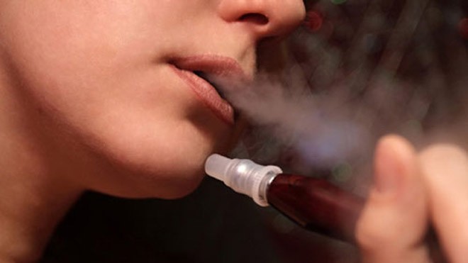 Hiểm họa khôn lường từ việc hút shisha Hút shisha thuốc lá cũng có thể dẫn đến các bệnh ung thư phổi, họng, thực quản... Ảnh: Media-cache.