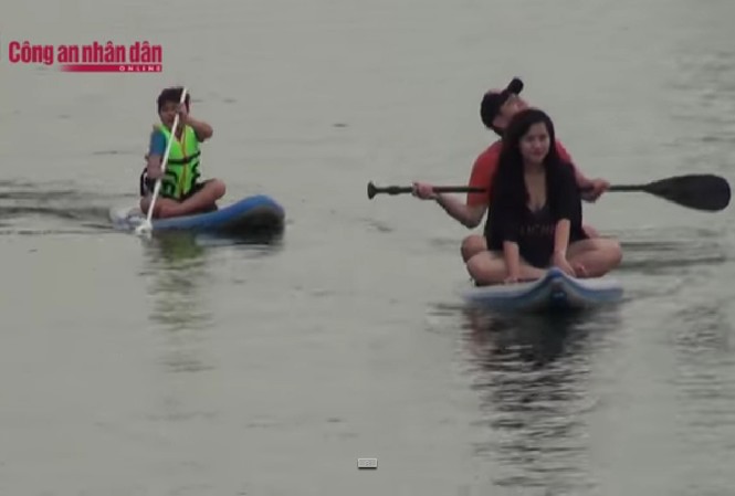 Môn thể thao lướt ván đứng thu hút giới trẻ Hà thành Môn thể thao lướt ván đứng thu hút giới trẻ Hà thành
