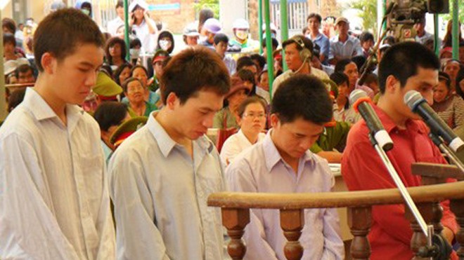 'Thiếu gia' thất tình rạch đùi hàng loạt thiếu nữ 'Thiếu gia' thất tình rạch đùi hàng loạt thiếu nữ
