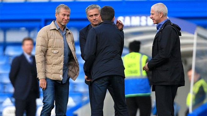 Mourinho và câu chuyện 'Hàn Tín bên sông' Trong kỷ nguyên Abramovich ở Chelsea 12 năm qua, Mourinho là HLV thành công nhất, hiểu rõ tỷ phú người Nga cũng như CLB nhất. Ảnh: PA.