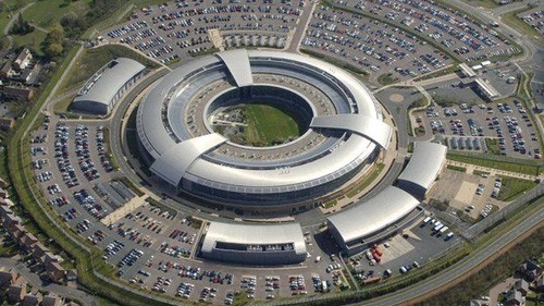 Snowden cáo buộc tình báo Anh đột nhập điện thoại cá nhân Trụ sở cơ quan tình báo GCHQ của Anh. Ảnh: BBC