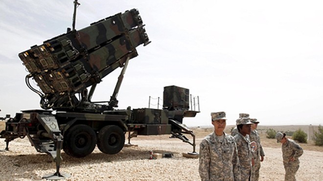 Mỹ rút tên lửa Patriot khỏi Thổ Nhĩ Kỳ giữa lúc 'dầu sôi' Một hệ thống tên lửa Patriot Mỹ tại căn cứ quân sự ở thành phố Gaziantep, đông nam Thổ Nhĩ Kỳ. Ảnh: Reuters.