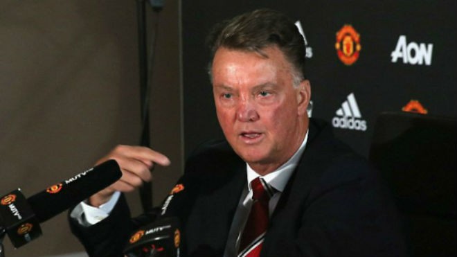 Van Gaal: 'Man Utd phải hành xử như nhà vô địch' Van Gaal không thể làm việc với cầu thủ sau thất bại trước Arsenal hau tuần trước. Ảnh: MUFC.
