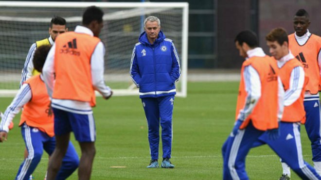 Mourinho thừa nhận đối thủ 'không còn sợ Chelsea' Cầu thủ Chelsea luyện tập trước trận gặp Villa. Ảnh: CFC.