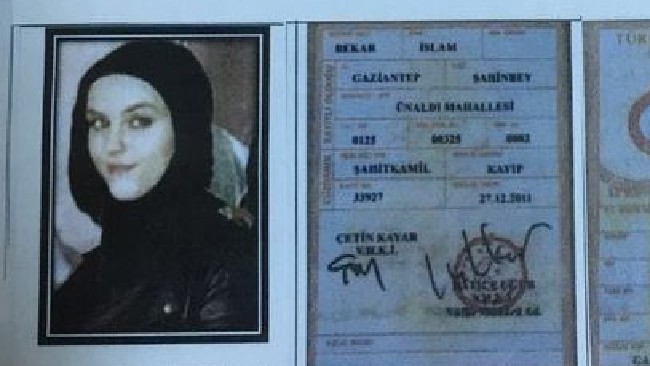Bí ẩn nữ khủng bố có 'nụ cười Mona Lisa' Nữ khủng bố có nụ cười Mona Lisa. (Ảnh: AAP)