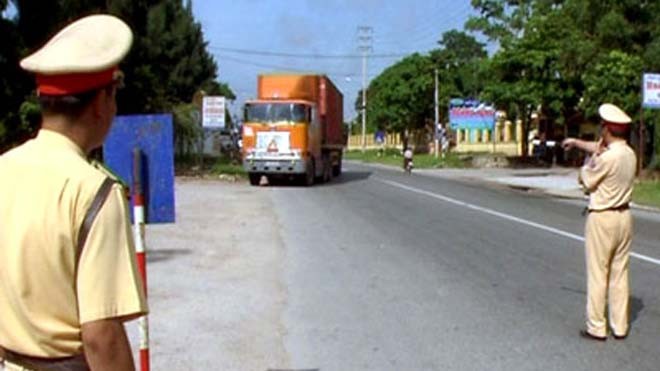 Công khai rao bán thiết bị “phá sóng” súng bắn tốc độ của CSGT Công khai rao bán thiết bị “phá sóng” súng bắn tốc độ của CSGT