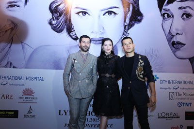 Show thời trang của Lý Nhã Kỳ chỉ vẻn vẹn 15 phút NTK Alexis Mabill, Lý Nhã Kỳ và đạo diễn Việt Tú.
