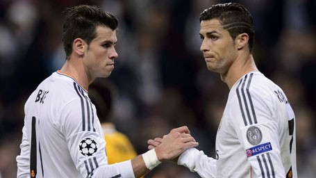 Real sẽ phải bán C.Ronaldo hoặc Gareth Bale C.Ronaldo hoặc Bale sẽ rời Real Madrid trong mùa Hè năm sau