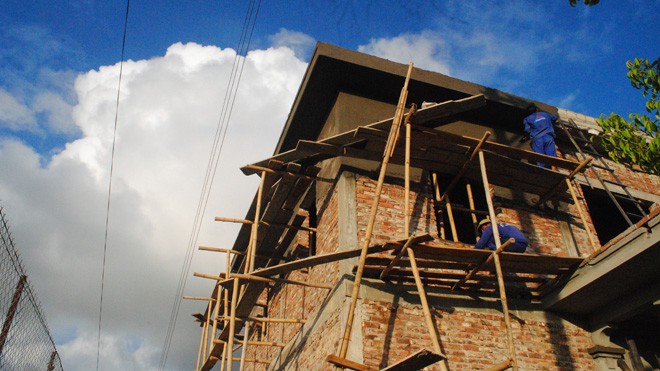 Dính điện cao thế, một công nhân cháy xém lưng bất tỉnh Ảnh hiện trường xảy ra sự việc