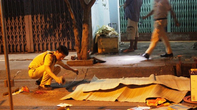 Họp báo nóng vụ xe cẩu “né” rạp đám cưới tông chết người Hiện trường vụ tai nạn khiến 1 nữ công nhân chết, 5 người khác bị thương đêm 21/11. Ảnh Việt Văn